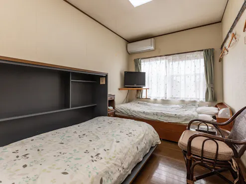 ห้องเดี่ยว + เตียงเสริม