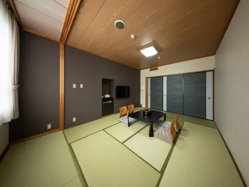 2024年翻新
12榻榻米的日式房間。