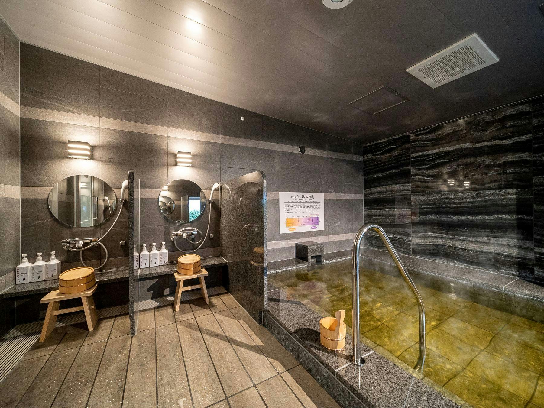 ห้องอาบน้ำรวมชาย