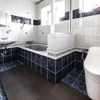 ห้องน้ำที่สองในห้องนอนหลักชั้น 3