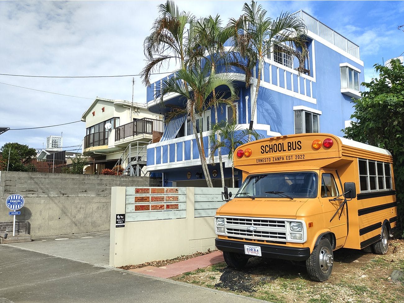 ภายนอกและรถบัส