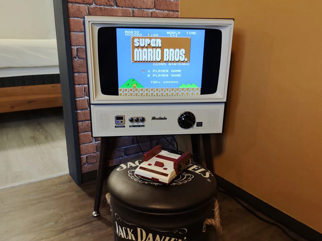 คุณสามารถเพลิดเพลินกับ Famicom บนทีวีแบบย้อนยุค