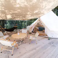 ระเบียงไม้หน้ากระโจม