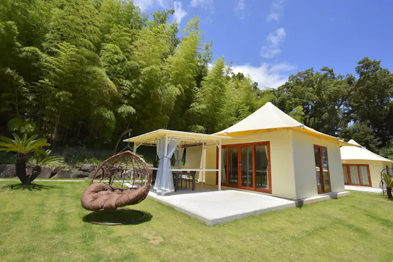 ภายนอกเต็นท์ซาฟารี