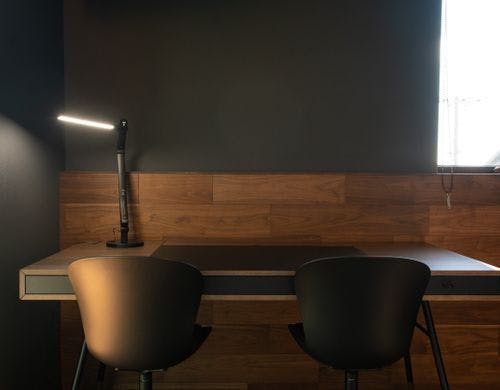 ベッドルーム_BoConceptのテーブル