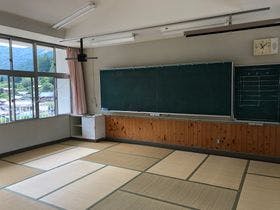 廃校ホテル　NeastSide