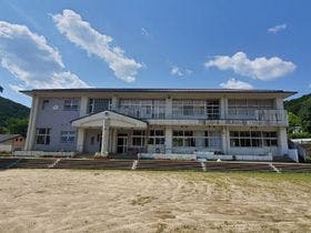 廃校ホテル　NeastSide