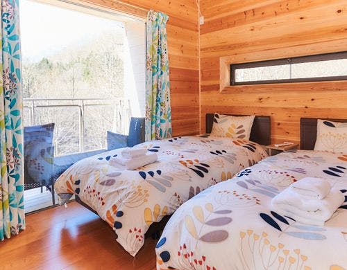 あたたかい陽の光が差し込む寝室