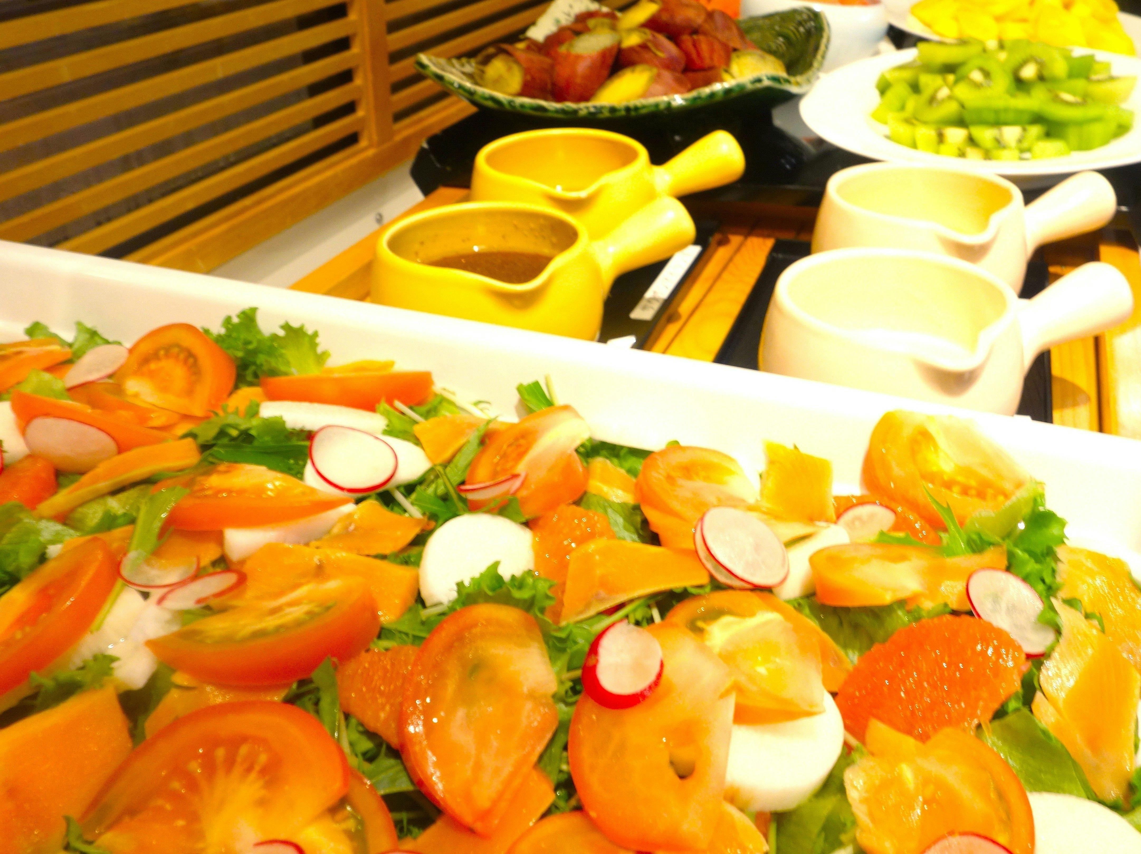 บุฟเฟ่ต์อาหารหลากหลายสีสันที่เปลี่ยนไปตามแต่ละเดือน