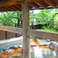 ออนเซ็นกลางแจ้งที่ให้ความรู้สึกโล่งโปร่ง