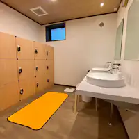 ห้องเปลี่ยนเสื้อผ้าชาย