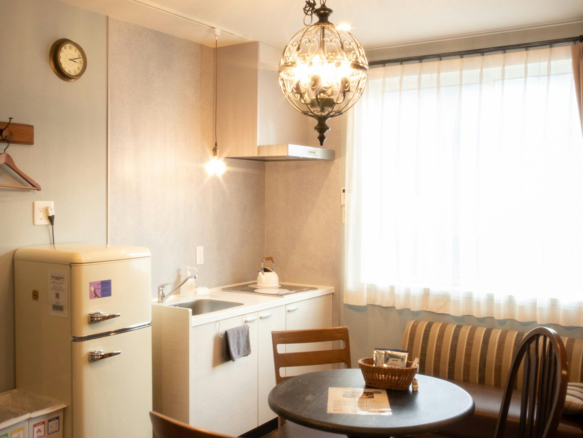 7 Rooms Hotel & Cafe