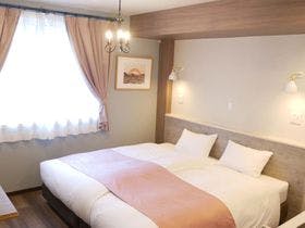 ７Ｒｏｏｍｓ　Ｈｏｔｅｌ　＆　Ｃａｆｅ