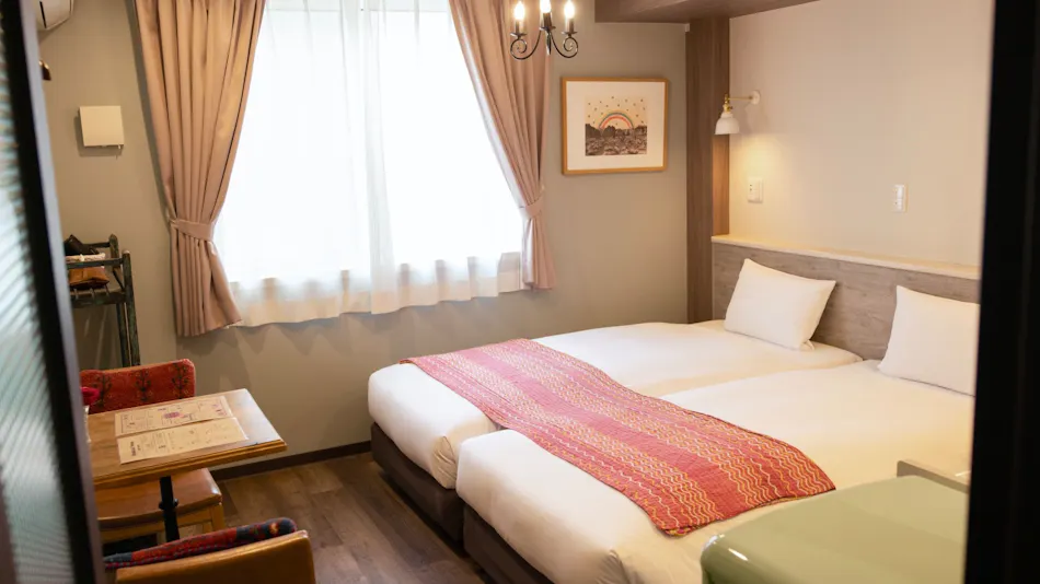 7 Rooms Hotel & Cafe