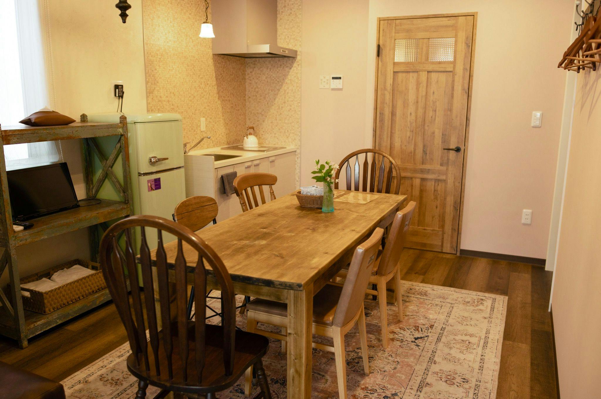 7 Rooms Hotel & Cafe