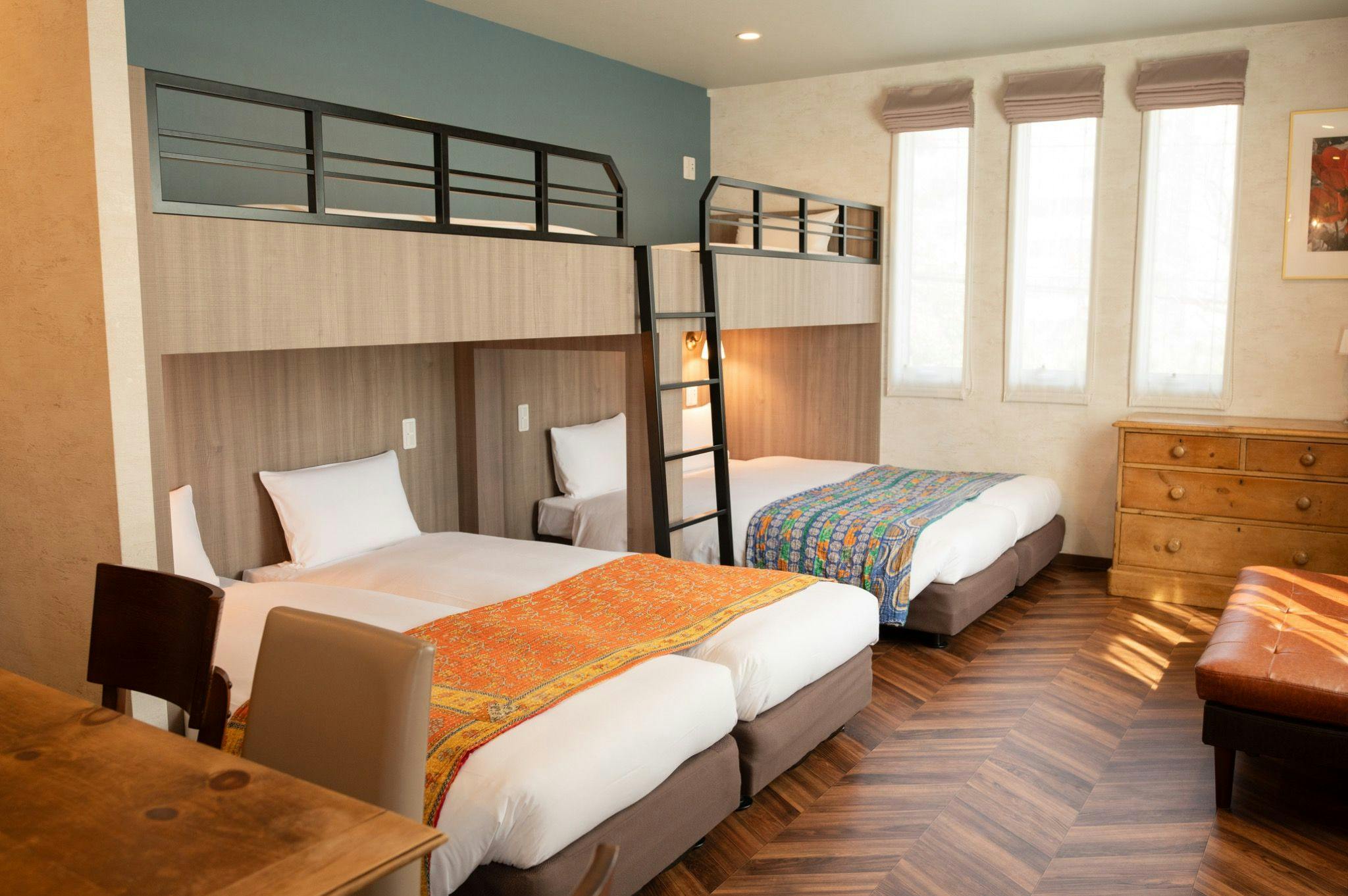 7 Rooms Hotel & Cafe