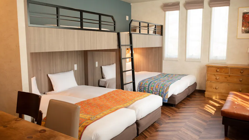 7 Rooms Hotel & Cafe