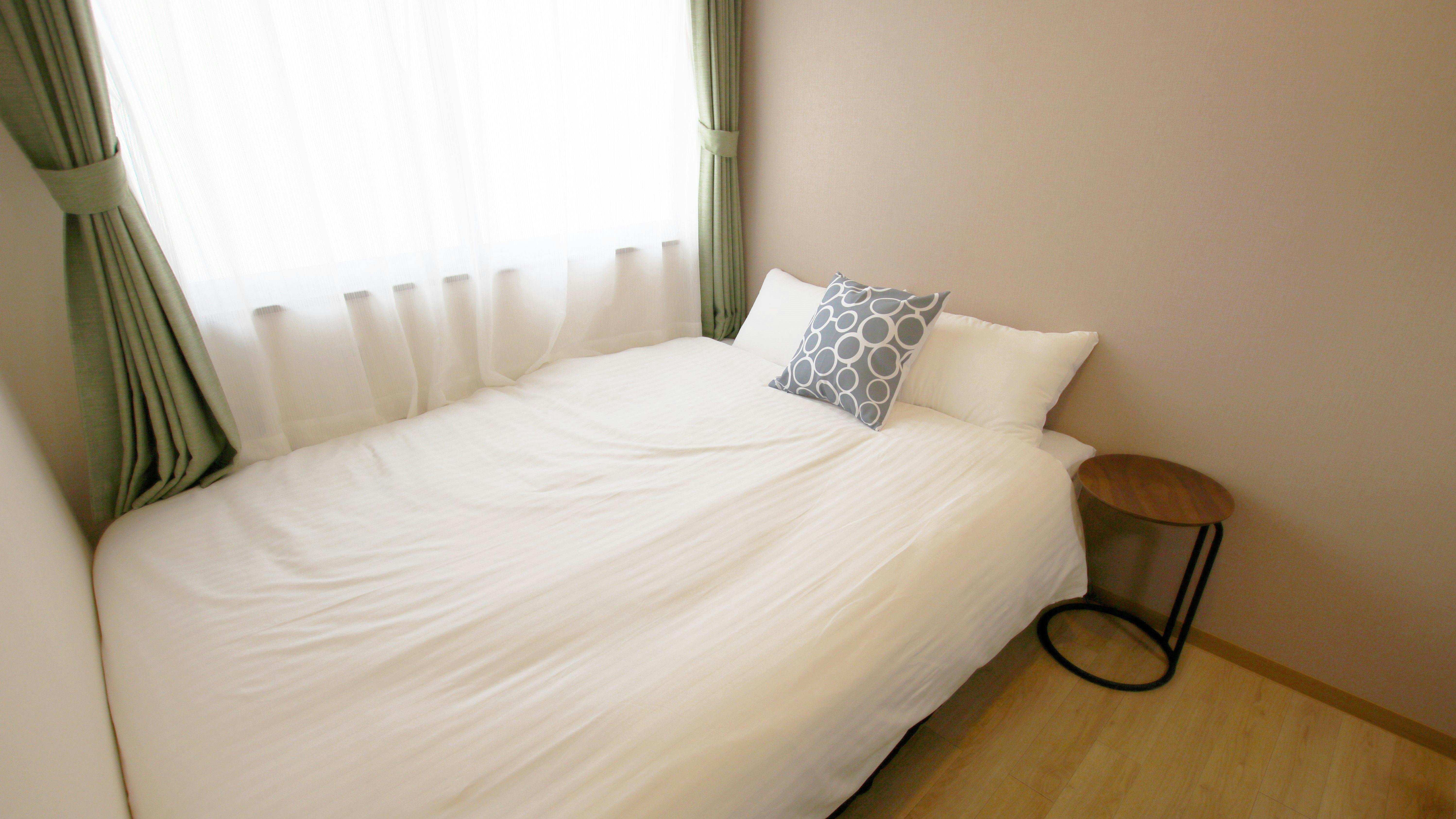 1 Katil Double (Saiz: 140cm×210cm)