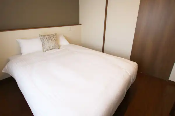 1 Katil Double (Saiz: 140cm×210cm)