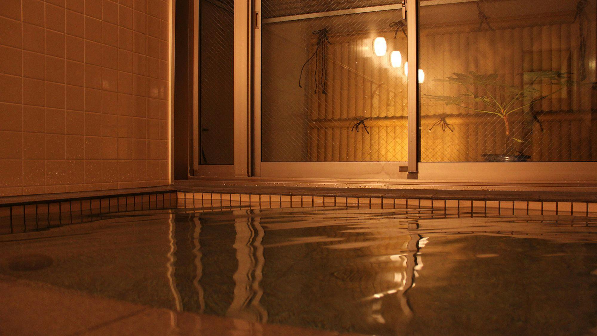 น้ำพุร้อนธรรมชาติ 100% 'Takane Kōsen'