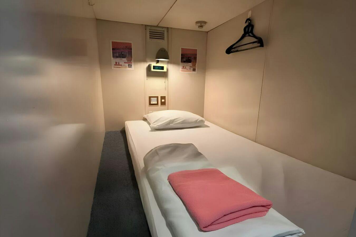 Capsule Hotel Block Room