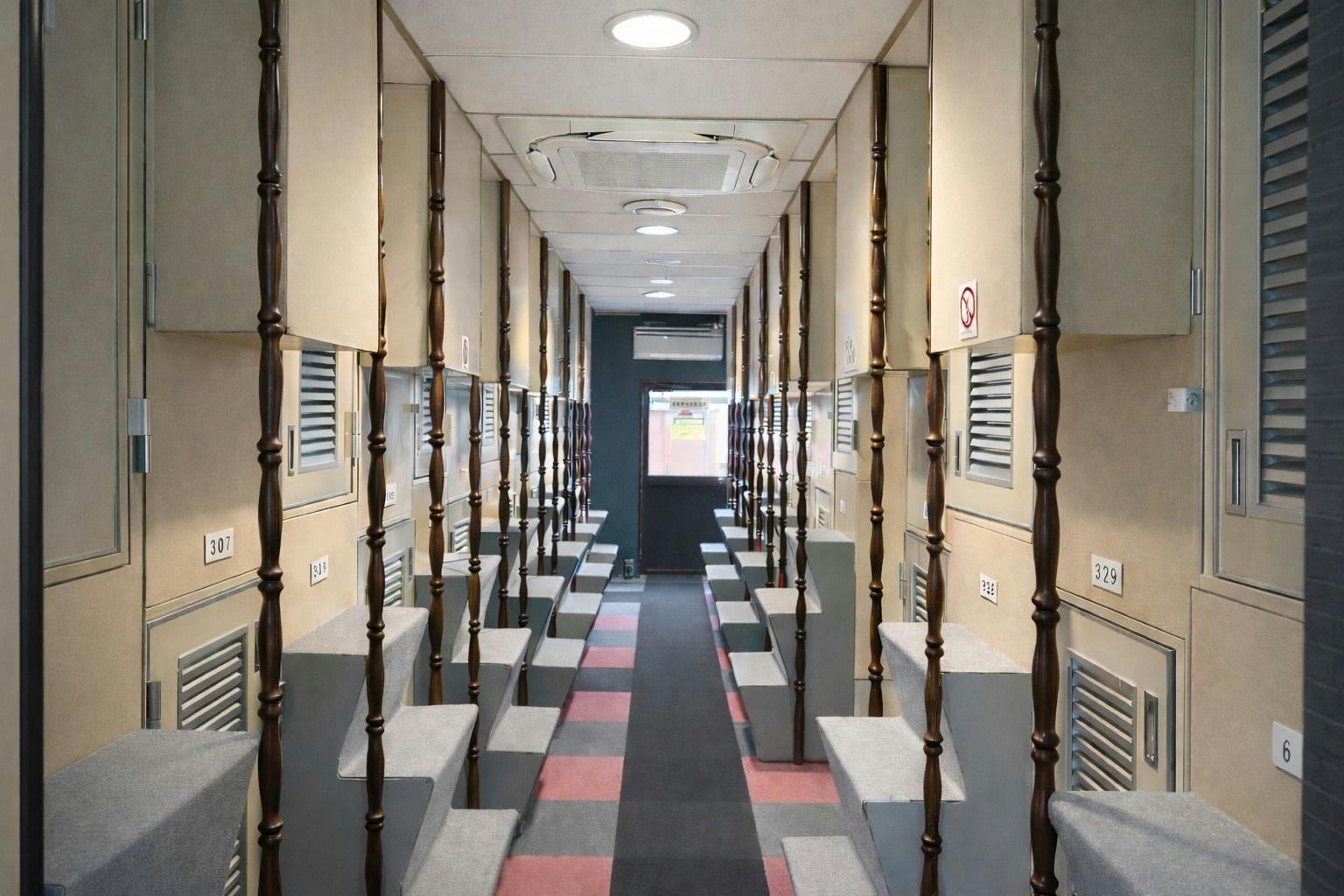 Capsule Hotel Block Room