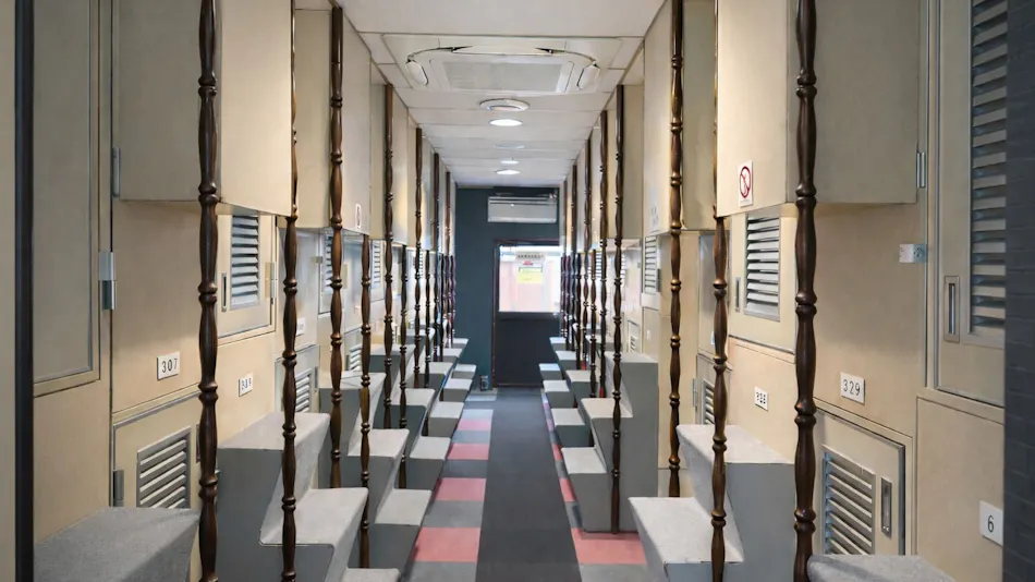 Capsule Hotel Block Room