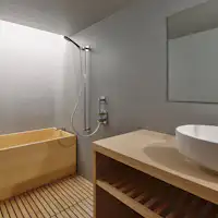 Bilik Barat dengan tab mandi Hinoki