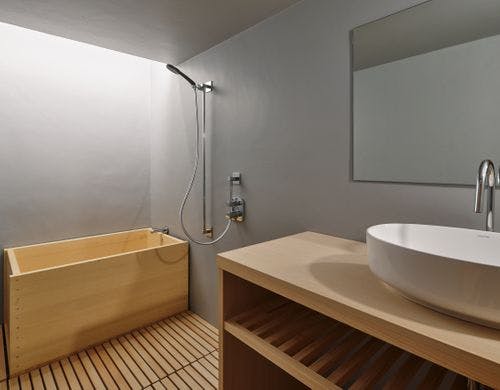 西の部屋の内観