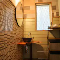 Ruang ganti dan ruang rias