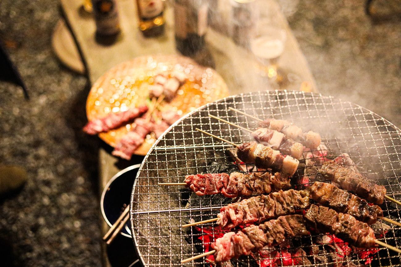 Tentu saja, peralatan BBQ dapat disewa.