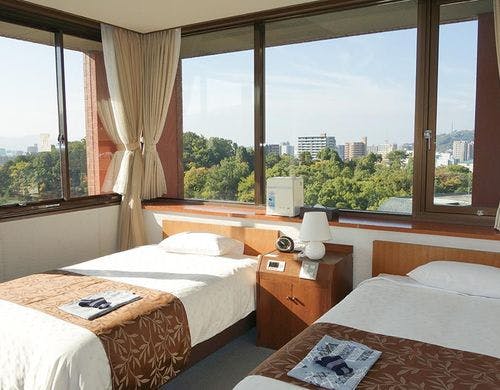 松山城を遠くに望むコーナーツイン　最上階