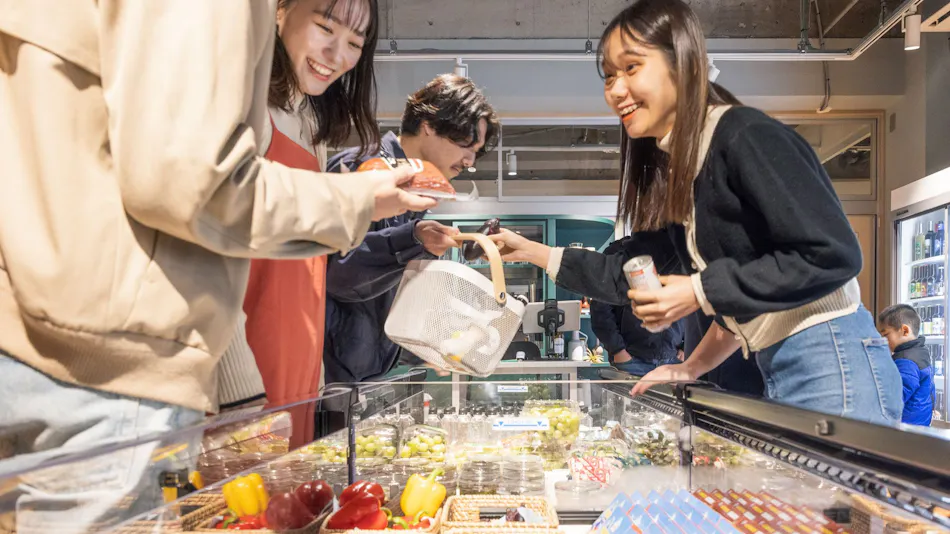 Outdoor Resort 'ETOWA KISARAZU' Surrounded by Nostalgia and Trees