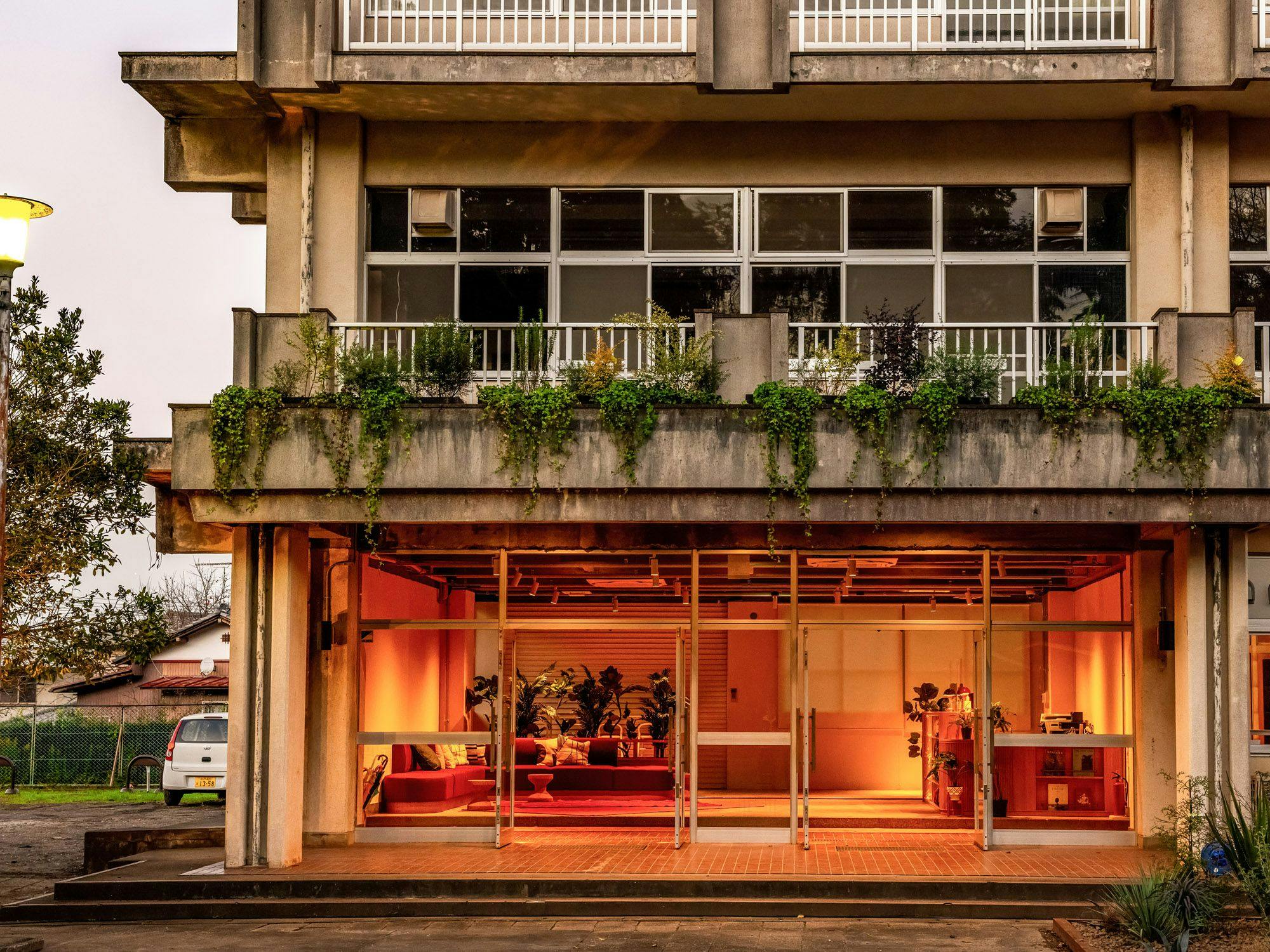 Outdoor Resort 'ETOWA KISARAZU' Surrounded by Nostalgia and Trees