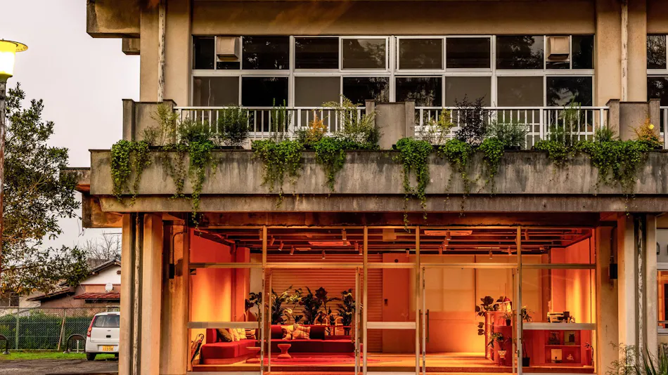 Outdoor Resort 'ETOWA KISARAZU' Surrounded by Nostalgia and Trees