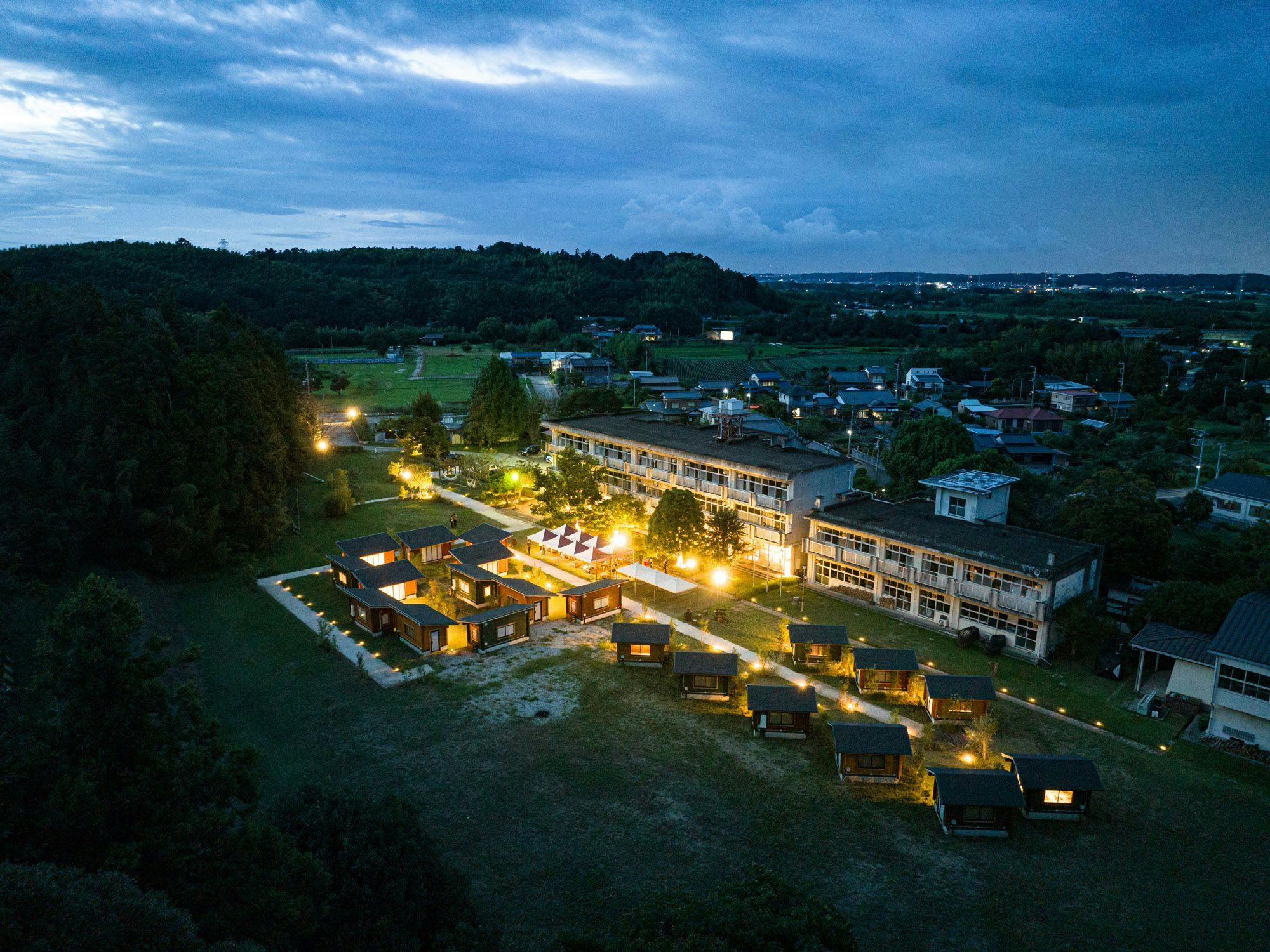 Outdoor Resort 'ETOWA KISARAZU' Surrounded by Nostalgia and Trees