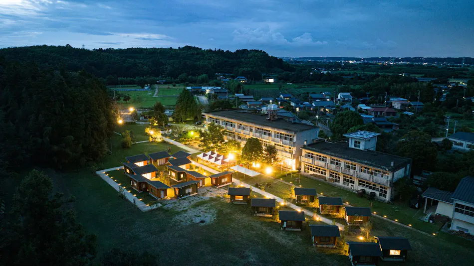 Outdoor Resort 'ETOWA KISARAZU' Surrounded by Nostalgia and Trees