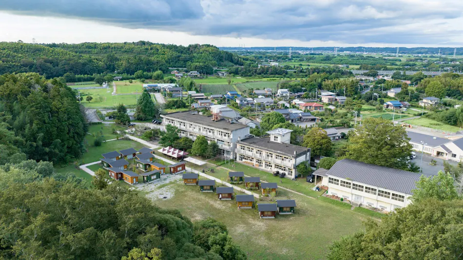 Outdoor Resort 'ETOWA KISARAZU' Surrounded by Nostalgia and Trees