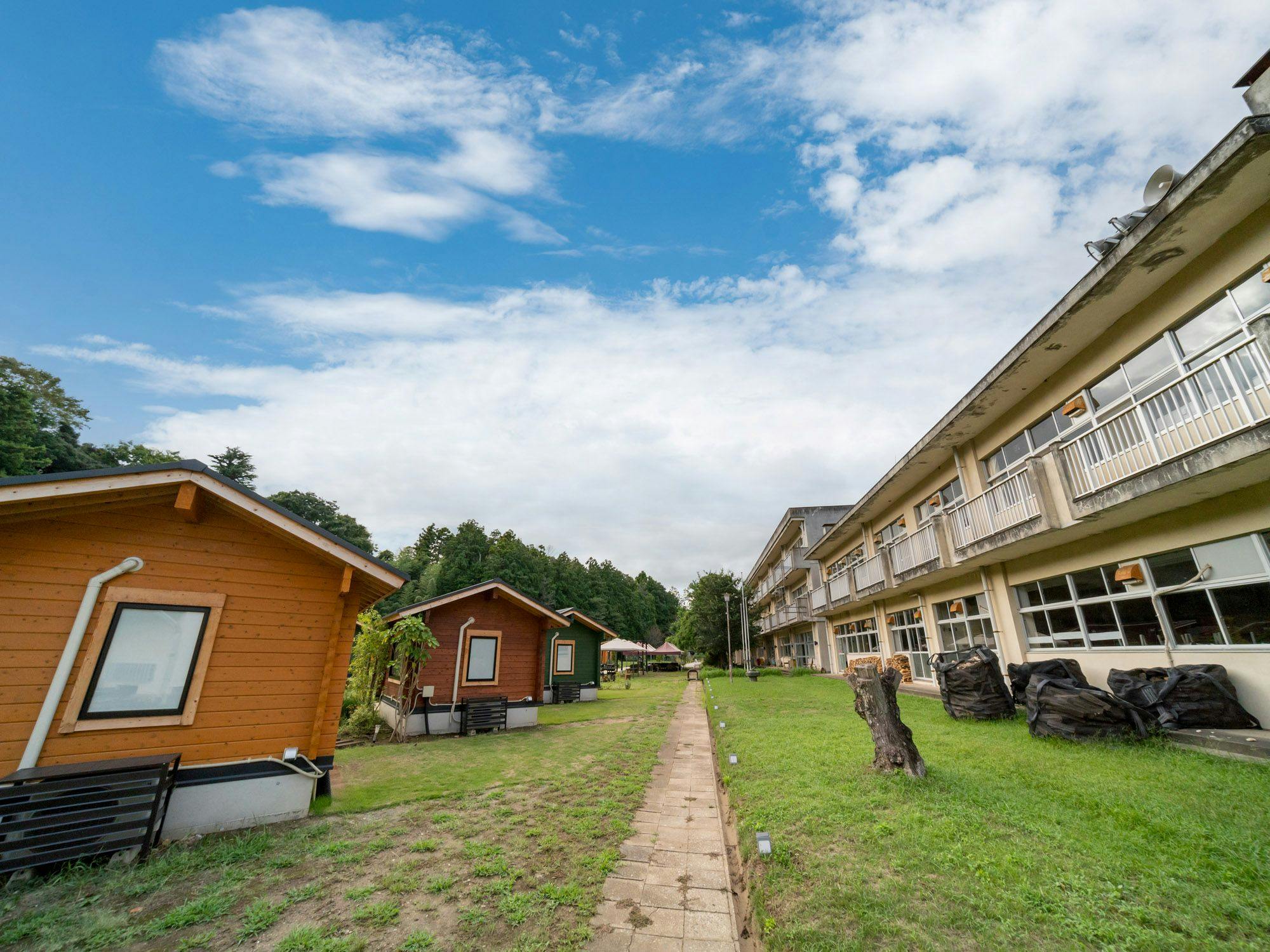 ที่พักที่ผสมผสานธรรมชาติกับอาคารเรียนอย่างลงตัว