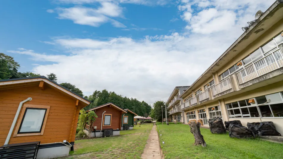 Outdoor Resort 'ETOWA KISARAZU' Surrounded by Nostalgia and Trees