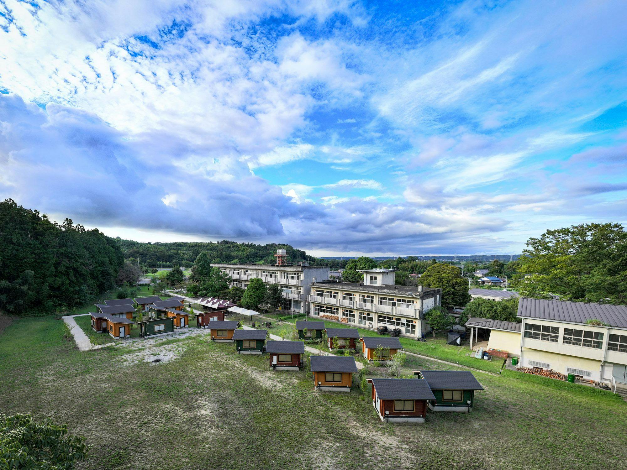 Outdoor Resort 'ETOWA KISARAZU' Surrounded by Nostalgia and Trees