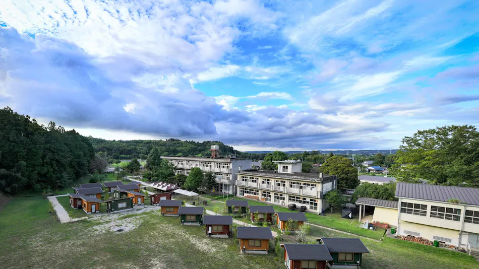 Outdoor Resort 'ETOWA KISARAZU' Surrounded by Nostalgia and Trees