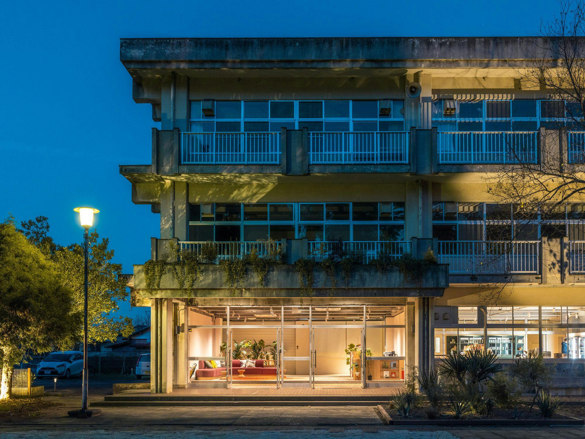 Outdoor Resort 'ETOWA KISARAZU' Surrounded by Nostalgia and Trees