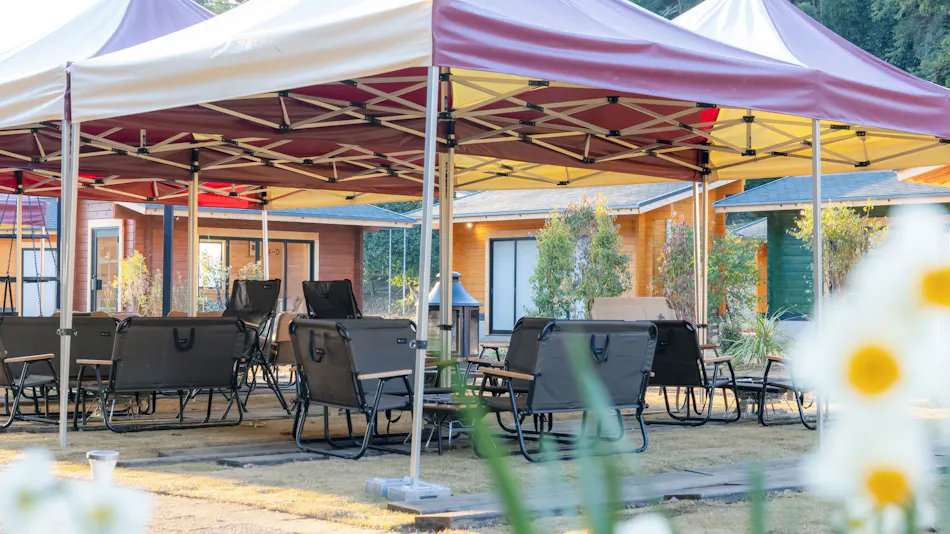 Outdoor Resort 'ETOWA KISARAZU' Surrounded by Nostalgia and Trees