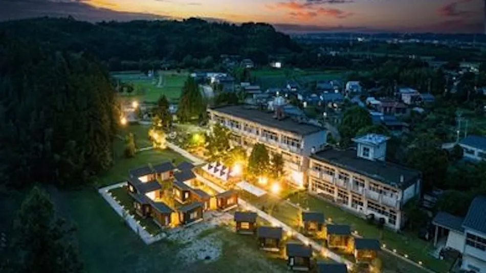 Outdoor Resort 'ETOWA KISARAZU' Surrounded by Nostalgia and Trees