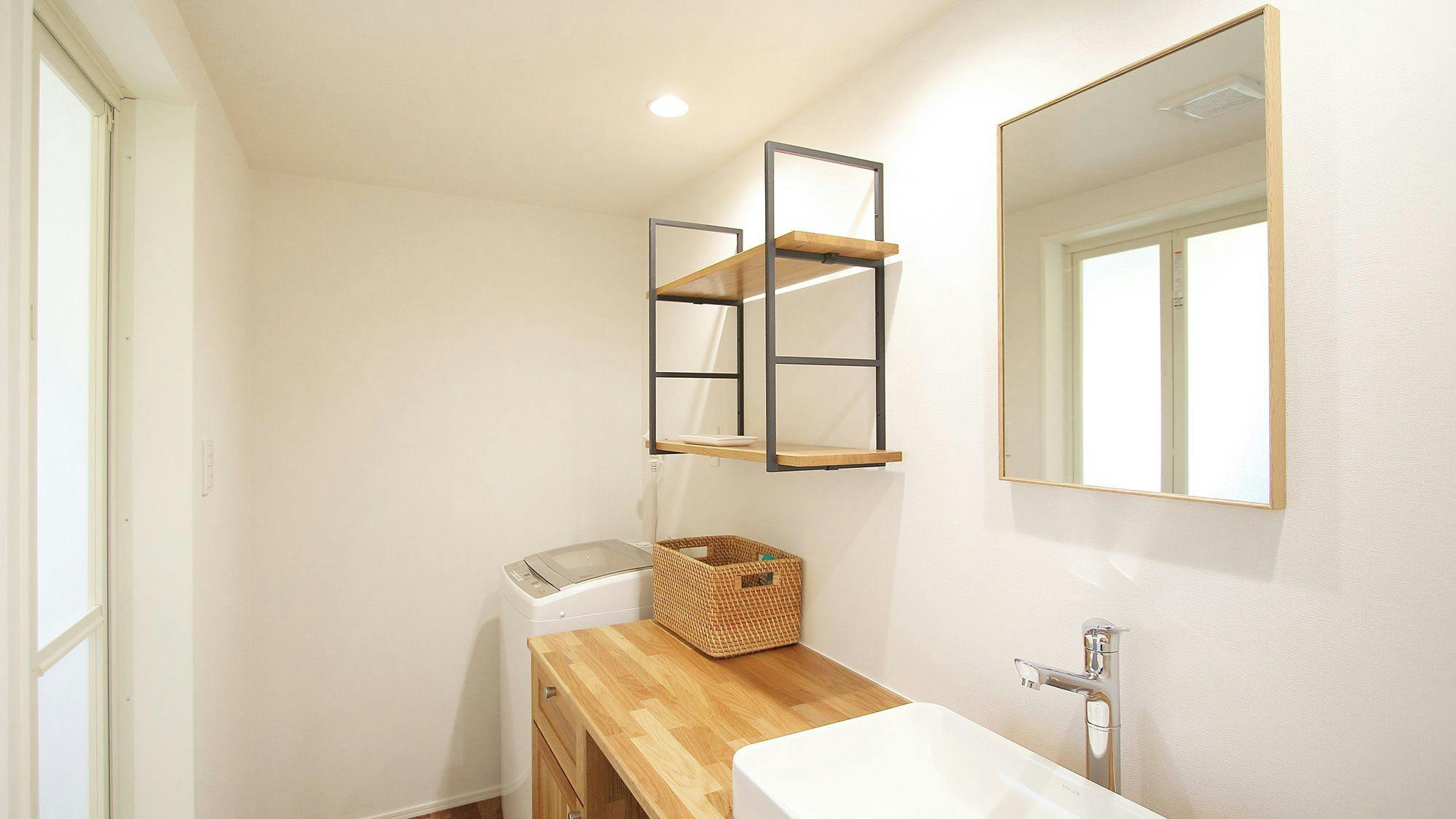 【Tingkat 1: Bilik cuci muka】