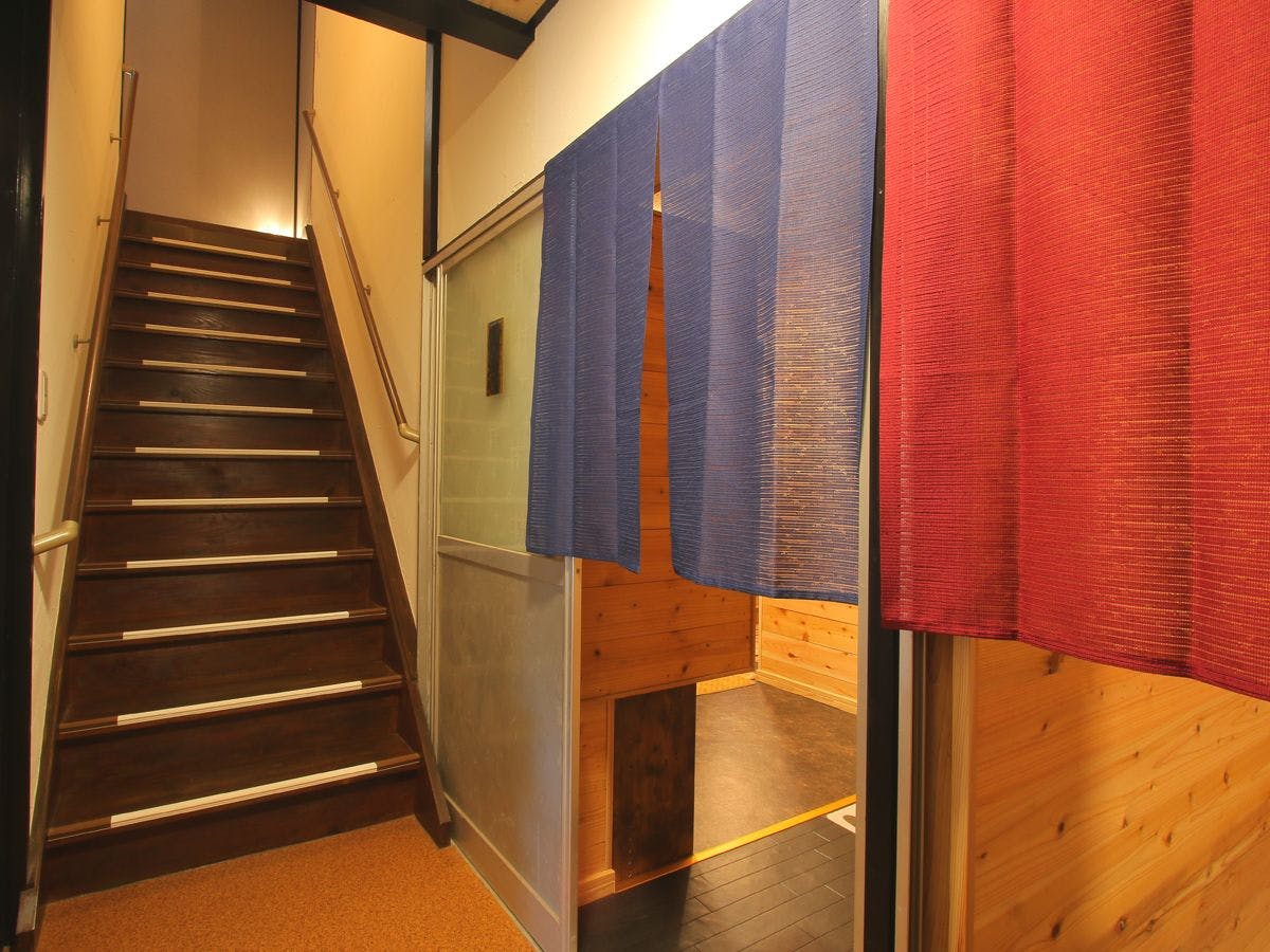 บันไดที่นำไปสู่ชั้น 1