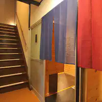 บันไดที่นำไปสู่ชั้น 1