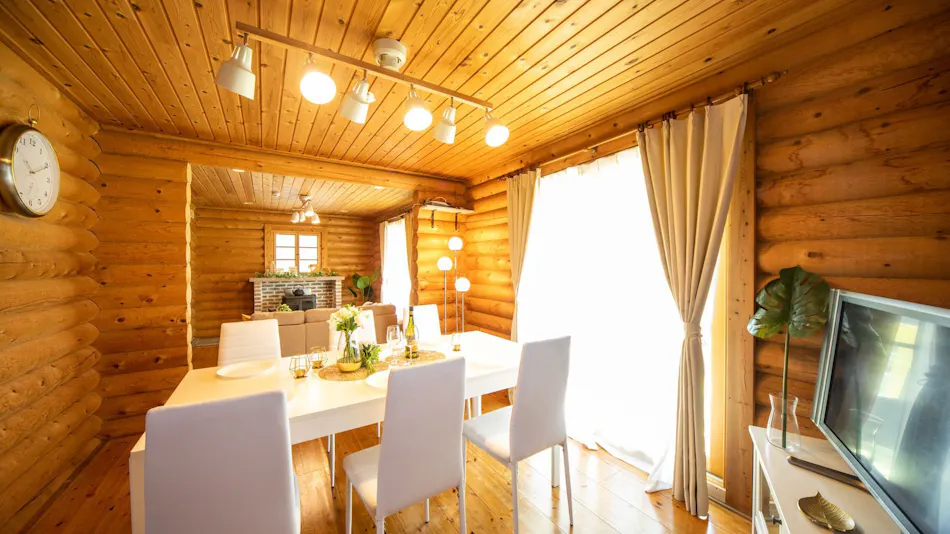 Awaji Large Log House in Goshiki