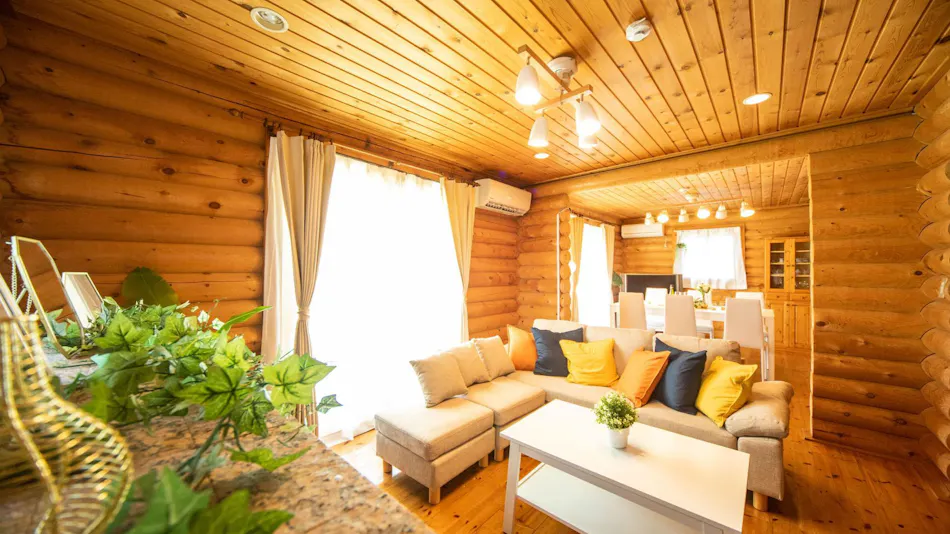 Awaji Large Log House in Goshiki